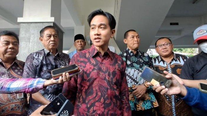 Mantan Wali Kota Solo Gibran Hadiri Pelantikan Teguh Prakosa