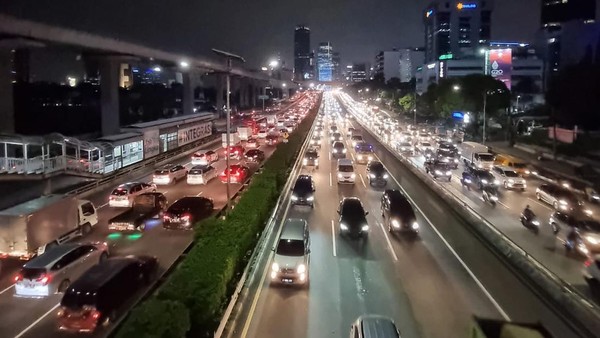 Kabar Lalu Lintas Sejumlah Titik Tol Ramai Dan Padat Hari Ini